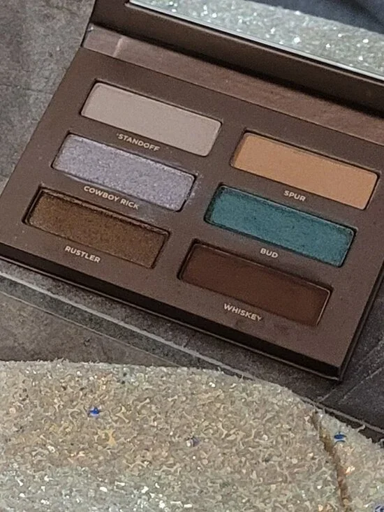 Makeup Bundle - Picture 6 of 6